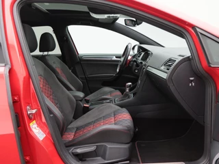 Volkswagen Golf 2.0 TSi GTi 290 Pk TCR | Panorama Dak | Adaptive Cruise | Camera | Stoelverwarming | 18 inch | 90.438 km!! / 50