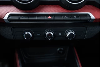 Audi Q2 1.0 TFSI Sport  | NL Auto | Bluetooth / 39