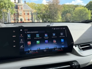 BMW iX1 xDrive30 Launch Edition 67 kWh | HUD | 360 | Keyless | BTW | LED | / 17