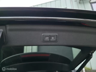 Audi Q3 40 TFSI Quattro S-Line / Pano / 360' / Carplay / 39