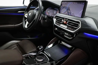 BMW X4 xDrive20i Business Edition Plus | PANORAMADAK | HEAD UP | HOUTAFWERKING | STUURVERWARMING | 19" / 4