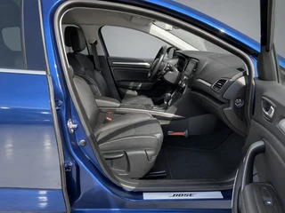 Renault Mégane Estate 1 .3 TCe Bose 160 pk AUT. | navigatie | cruise control | trekhaak | bose audio | keyless | privacy glas / 16
