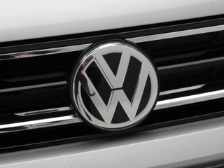 Volkswagen Tiguan 1.4 TSi 125 Pk Connected Series | Cruise Control | Navigatie | Climatronic | Parkeersensoren | 17 Inch | 158.663 Km !! / 12