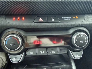 Kia Stonic 1.0 T-GDi MHEV GT-Line  Stoel/-Stuurwielverwarming - Achteruitrijcamera - Climate Control - Navigatie - Apple Carplay / Android Auto - Fabrieksgarantie tot 05-2031 / 30