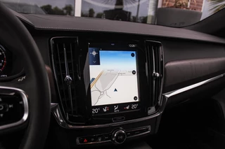 Volvo V90 2.0 B4 Business Pro Inscription| BTW auto | 1e eigenaar | NL auto | 20 inch | Panoramadak | Harman Kardon | BLIS | Stuurverwarming | Stoelverwarming | Head-up | Trekhaak | Cruise control / 24
