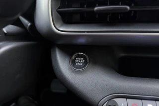 Jeep Avenger Summit 54 kWh | Camera | Apple carplay/Android auto | Voorruitverwarming | Climate control / 24