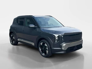 Kia EV2 Plus 42.2 kWh 3.000,- Inruilkorting | Privacy Glass | 18" lichtmetalen velgen | Warmtewerend glas rondom | Draadloze oplader voor smartphone / 18