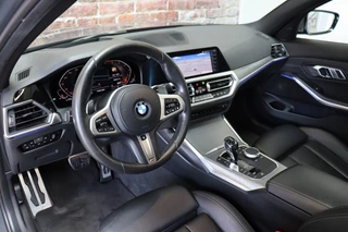 BMW 3 Serie Sedan 330i High Executive M Sport Pakket Automaat  / Live Cockpit Professional / Schuif-/kanteldak / M Sportremsysteem / Leder / Shadow Line / 19 Inch / Extra Getint Glas / Stoelverwarming / Climate Control / Parkeersensoren voor+achter / Stuurwiel Verwambaar / Hifi / 15