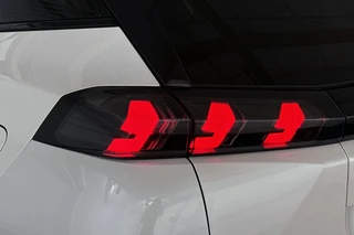 Peugeot e-2008 EV GT Pack 50 kWh Panoramadak Adaptieve Cruise Stoelverwarming / 22