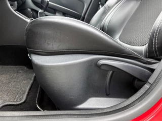 Renault Clio 0.9 TCe Bose | Trekhaak | Camera | Navigatie | Cruise Control | Climate Control | Parkeersensoren / 39