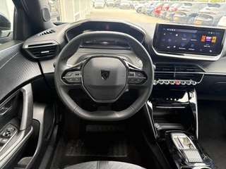 Peugeot e-2008 EV Allure 54 kWh | tot 406km WLTP range | Parkeersensoren voor + achter | Draadloos Apple Carplay/Android Auto | Cruise Control | Privacy Glass / 12