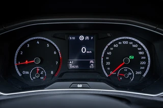 Volkswagen T-Roc 1.5 TSI Sport Autom. | Navi | PDC | Cruise controle | Trekhaak / 32