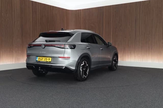 Volkswagen T-Roc 1.5 eTsi 150pk DSG R-Line First Edition Trekhaak Camera Keyless Stoelverwarming Virtual Cockpit Carplay / 9