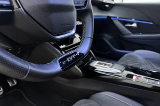 Peugeot 208 1.2 Hybrid 145 e-DCS6 GT | Stoelverwarming | Cruise control | Apple carplay/Android auto | Elek. verstelbare stoelen | Achteruitrijcamera | Kunstlederen/Alcantara bekleding | Massagefunctie | Stuurbediening / 35