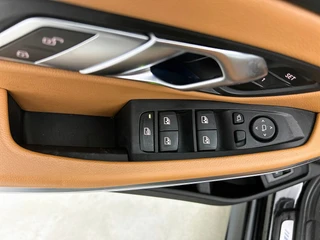 BMW 3-serie 320i M Sport | Schuifdak | Camera | HeadUp Display | Stoelverwarming | Memory Stoelen / 32