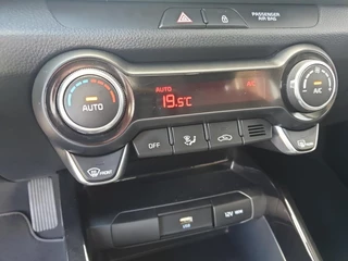 Kia Stonic 1.0 T-GDi MHEV DynamicLine | Navigatie | Camera | Climate control | Cruise control | Apple Carplay / Android Auto | Parkeersensoren achter | / 25
