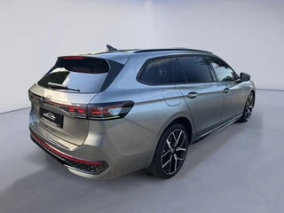 Volkswagen Passat Variant 1.5 eHybrid R-Line Edition 272pk / 5 JR Garantie / Pano / Leer / Trekhaak / H-K / Hud / Keyless / 360 / 6