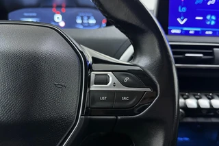 Peugeot 5008 1.2 PureTech Blue Lease Executive | 7 persoons | Cruise control | Climate control | Navigatie full map | Lichtmetaal 17" / 22