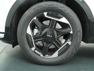 Kia Sportage 1.6 T-GDi Hybrid GT-PlusLine  - Stoel ventilatie - Stoel/Stuur verwarming - Head-up display - Matrix led koplampen - Adaptive cruise control - Electrische achterklep - Harman Kardon Speakers - Geheugen - Fabrieksgarantie t/m 19-09-2032 / 16