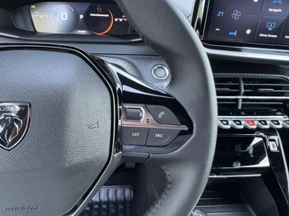 Peugeot 2008 Allure 1.2 Hybrid 145 e-DSC6 | Apple Carplay/Android Auto | Draadloze Telefoonoplader | Dodehoek Detectie | Adaptief Cruise Control | Lichtmetalen Velgen 17 Inch / 16