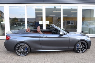 BMW 2 Serie Cabrio M235i xDrive Centennial High Executive Cruise Control, Airco, Apple Carplay, Camera, Navigatie, Prijs Is Rijklaar Inclusief 6 Maanden Garantie / 12