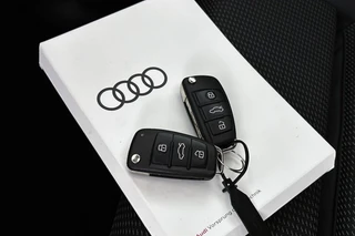 Audi Q3 45 TFSI e S Line / 30