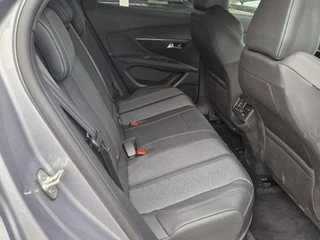 Peugeot 3008 1.6 HYbrid 180 Allure Pack Business | DEMO | Achteruitrijcamera | Parkeersensoren V+A | Cruise & Climate control | Navigatie / 13