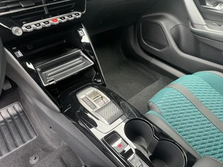 Peugeot e-2008 Envy EV 54kwh 156pk | Apple Carplay/Android Auto | Adaptieve Cruise Control | Lichtmetalen velgen 17 inch | Draadloos laden / 28