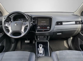Mitsubishi Outlander 2.4 PHEV Intense+ 4WD 225 pk AUT. | 1e eigenaar | navigatie | trekhaak | elektr. v. stoel | carplay | alcantara / 17