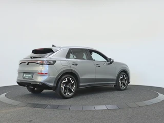 Volkswagen T-Roc 1.5 eTSI R-Line Elek. Trekhaak | Stuur-/stoelverwarming | Verlichte logo's / 2