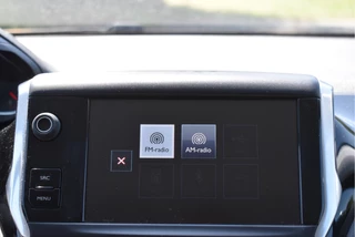 Peugeot 208 1.2 PureTech Style  | NL-Auto | Navi | Cruise Control | Airco | Bluetooth | Park.sensoren | LM-Velgen | NAP / 22