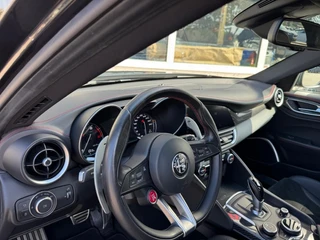 Alfa Romeo Giulia 2.9 V6 QUADRIFOGLIO Carbon pakket Sparco kuipstoelen Carplay Perfect onderhouden! / 21