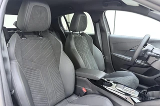 Peugeot e-208 EV GT Avantage 51 kWh Alcantara® Executive Interior l Drive Assist Plus Pack l Navigation Pack l Vision Pack l Matrix LED l Apple Carplay & Android Auto l 360 Camera l Navigatie Full-Map / 15