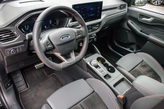 Ford Kuga 1.5 EcoBoost ST-Line X | Automaat | TREKHAAK | 1800 KG Trekvermogen | Camera | Open dak | AGR Stoelen | BLIS | 20 INCH VELGEN / 26