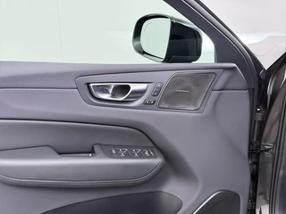 Volvo XC60 Plug-In Hybrid AWD T6 Plus Dark Recharge ADAPT. CRUISE CONTROL | STUUR & STOEL VERWARMING | PANORAMA DAK | 360 GRADEN CAMERA | ELEK. STOELEN MET GEHEUGEN | HARMAN/KARDON AUDIO / 17