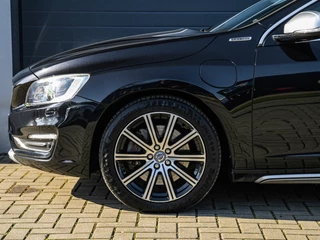 Volvo V60 2.4 D6 AWD Plug-In Hybrid Summum | Leder | Schuifdak | Keyless | Camera | Xenon | Stoelverwarmng / 22