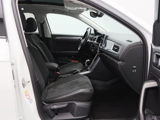 Volkswagen T-Roc 1.5 TSi 150 Pk Automaat Style | Carplay | IQ.Light LED | Panoramadak | Virtual Cockpit | Adaptive Cruise | 17 Inch / 38
