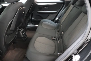 BMW 2 Serie Active Tourer 220i Executive Automaat  / Navigatiesysteem / Adaptieve LED koplampen / Hifi / Stoelverwarming / 16 Inch / Parkeersensoren voor+achter / Bluetooth / Cruise Control / Elektrische Achterklep / Verstelbare Achterbank / 14
