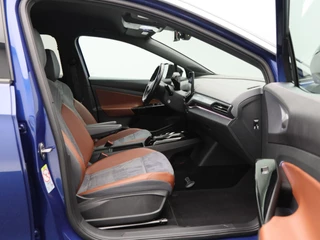 Volkswagen ID.4 First 77 kWh 204 Pk | Stoel/Stuurverwarming | Camera | Half Leer | CarPlay | Adaptive cruise | 20 Inch | 97.053 Km !! / 37
