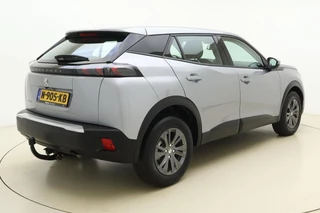 Peugeot 2008 1.2 PureTech Active Pack 100 PK | Handgeschakeld | Trekhaak | Navigatie | Climate Control | Bluetooth | Cruise Control | Licht Metalen Velgen | Stuurwielbediening | 1e eigenaar / 2