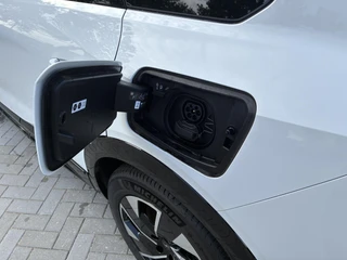 Opel Grandland Electric Business Edition 73 kWh | ECC | Navigatie | Elektrisch glazen panorama-dak | Matrix LED Verlichting | Cruise control | Camera | Winterpakket | 19" LM-Velgen / 35