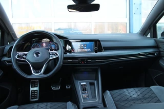 Volkswagen Golf 1.5 ETSI R-LINE BNS Automaat Panorama dak / Camera / 22