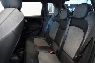 MINI 5-deurs 1.5 Cooper Chili  Navigatie Full-led CruiseControl / 17