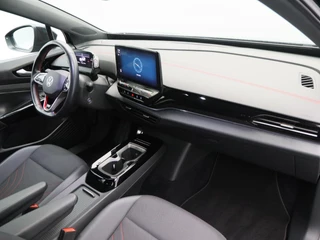 Volkswagen ID.5 GTX 77 kWh 299 Pk | Stoel/Stuur Verwarming | 360° Camera | Adaptive Cruise | CarPlay | Navigatie | 20 Inch | 67.619 Km !! / 37