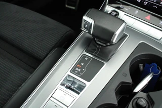 Audi A6 Avant 50 TFSI e 299pk Quattro S Edition Trekhaak Camera B&O Panoramadak Matrix Led Virtual Cockpit Navigatie S-Line / 38