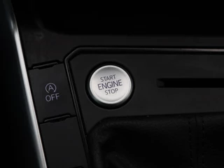 Volkswagen Taigo 1.0 TSi 110 Pk Automaat Life Business | Panorama dak | Adaptive cruise | Stoelverwarming | Trekhaak | CarPlay | 17 Inch | 86.564 Km !! / 30
