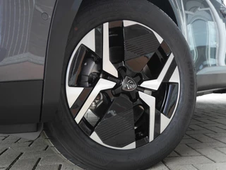Peugeot e-2008 EV Allure Avantage 54 kWh | Camera rondom | Adaptieve cruise control | Navigatie | Draadloze telefoonoplader | Lichtmetalen velgen | Nieuwe auto | 406KM Actieradius WLTP / 31