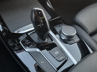 BMW X3 sDrive20i Launch Edition High Executive | Schuif-kanteldak | Climate Control | Parkeercamera / 23