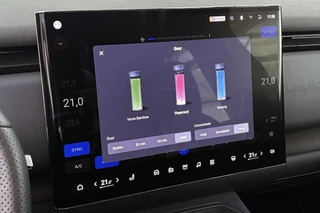 VOYAH Courage Business Edition 80 kWh Head-Up Stoelverwarming Panoramadak / 52