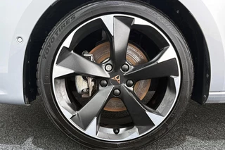 CUPRA Leon Sportstourer 1.4 e-Hybrid Achteruitrijcamera 18" Stoelverwarming Carplay / 21